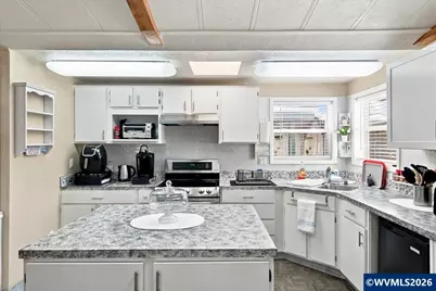 2374 Greentree Ct NE, Salem, OR 97305 - Photo 11