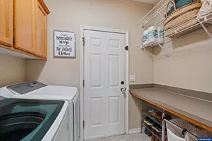 207 Sweden Cir, Silverton, OR 97381 - Photo 17