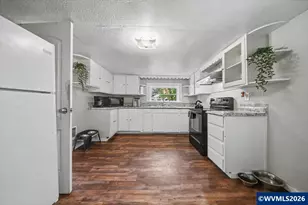 1374 Tripp St SE, Salem, OR 97302 - Photo 9