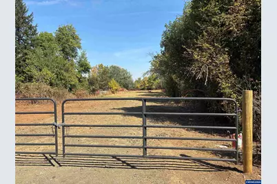Se Holman Av, Dallas, OR 97338 - Photo 3