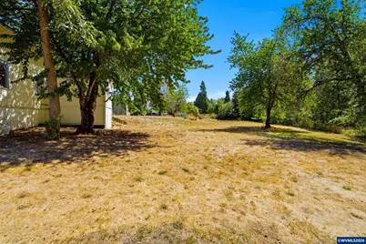 299 Mill St, Falls City, OR 97344 - Photo 9