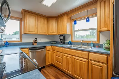 599 E St, Lebanon, OR 97355 - Photo 7