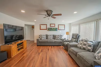 599 E St, Lebanon, OR 97355 - Photo 5