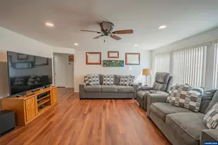 599 E St, Lebanon, OR 97355 - Photo 5
