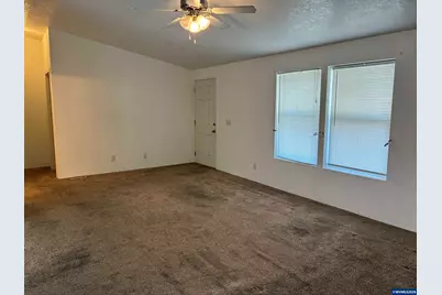 6793 Lakeside Dr NE, Salem, OR 97305 - Photo 5