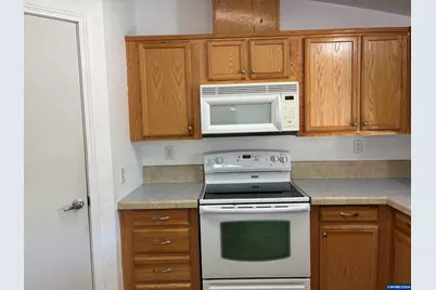 6793 Lakeside Dr NE, Salem, OR 97305 - Photo 9