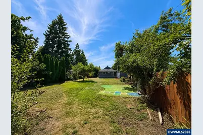 421 Stark St, Woodburn, OR 97071 - Photo 9