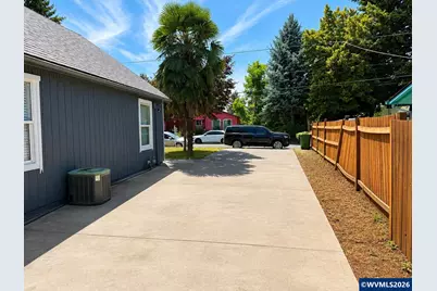 421 Stark St, Woodburn, OR 97071 - Photo 5
