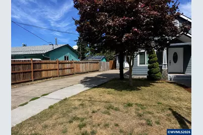 421 Stark St, Woodburn, OR 97071 - Photo 3
