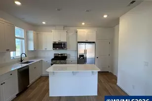 503 Upland Av, Woodburn, OR 97071 - Photo 3