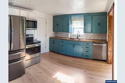 680 S 5th St, Harrisburg, OR 97446 - Photo 5