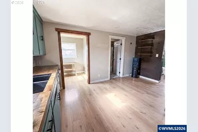 680 S 5th St, Harrisburg, OR 97446 - Photo 7