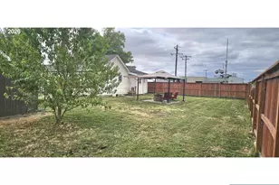 680 S 5th St, Harrisburg, OR 97446 - Photo 17