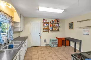 120 E Cedar St, Lebanon, OR 97355 - Photo 5