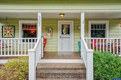 307 Adams Av, Silverton, OR 97381 - Photo 5