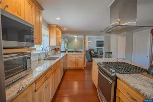 1380 W Sherman St, Lebanon, OR 97355 - Photo 7
