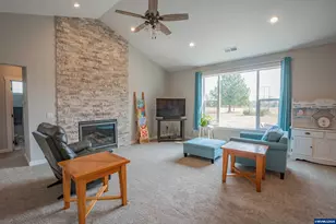 885 Hillview Dr, Lebanon, OR 97355 - Photo 15