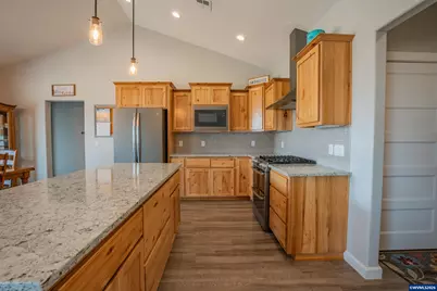 885 Hillview Dr, Lebanon, OR 97355 - Photo 9