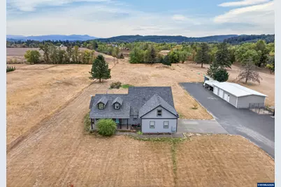 885 Hillview Dr, Lebanon, OR 97355 - Photo 1