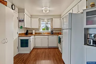 440 W College St, Mount Angel, OR 97362 - Photo 11