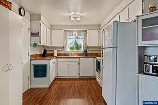 440 W College St, Mount Angel, OR 97362 - Photo 11