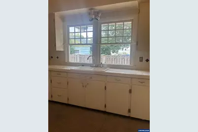 176 W Rose St, Lebanon, OR 97355 - Photo 17