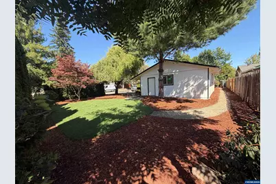 2395 4th St NE, Salem, OR 97301 - Photo 13