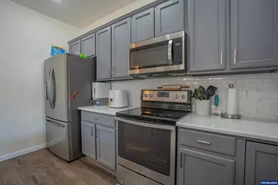 671 Jasmine Cir, Independence, OR 97351 - Photo 9