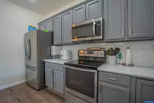 671 Jasmine Cir, Independence, OR 97351 - Photo 9
