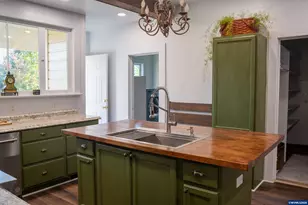 329 S 1st Ave, Mill City, OR 97360 - Photo 15