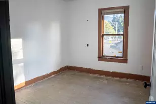 329 S 1st Ave, Mill City, OR 97360 - Photo 31