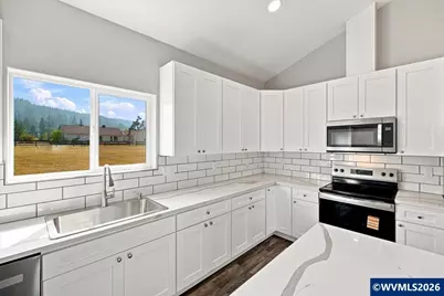 1221 49th St, Sweet Home, OR 97389 - Photo 13