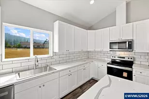 1221 49th St, Sweet Home, OR 97389 - Photo 13