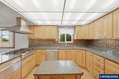 633 Cessna St, Independence, OR 97351 - Photo 9