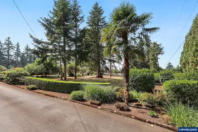 6890 Canyon St SE, Salem, OR 97317 - Photo 35