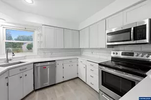 5130 7th Ave NE, Keizer, OR 97303 - Photo 9