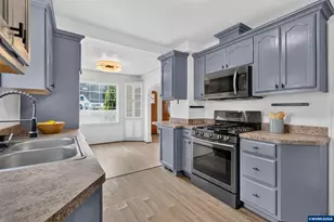 2275 Center St NE, Salem, OR 97301 - Photo 11