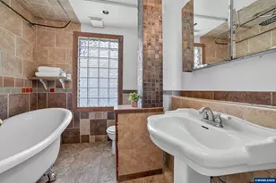 2275 Center St NE, Salem, OR 97301 - Photo 15