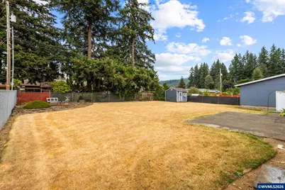 1100 SW 2nd Av, Mill City, OR 97360 - Photo 35