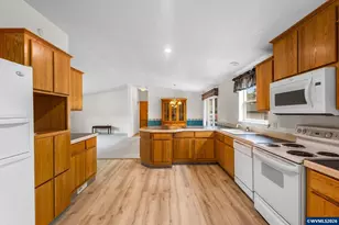 1100 SW 2nd Ave, Mill City, OR 97360 - Photo 13