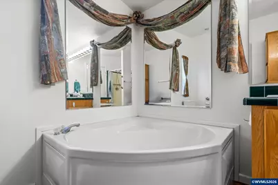 1100 SW 2nd Av, Mill City, OR 97360 - Photo 21