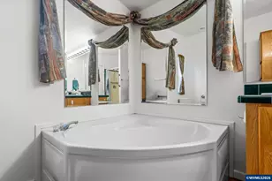 1100 SW 2nd Ave, Mill City, OR 97360 - Photo 21