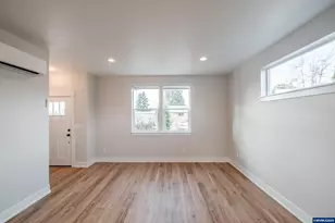 196 &amp 198 SE Lacreole Dr, Dallas, OR 97338 - Photo 9