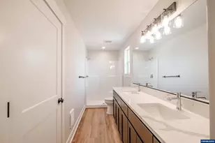196 &amp 198 SE Lacreole Dr, Dallas, OR 97338 - Photo 37