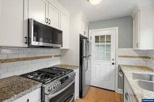 9525 N Hodge Ave, Portland, OR 97203 - Photo 11