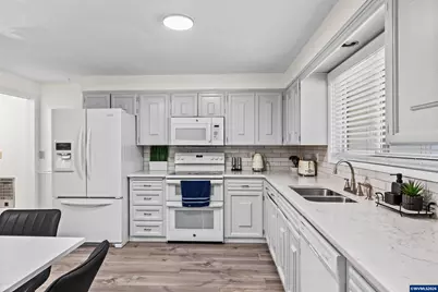 2593 Honeysuckle Wy NE, Salem, OR 97301 - Photo 5