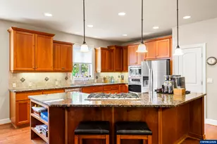 641 Troon Ave, Woodburn, OR 97071 - Photo 7
