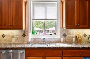 641 Troon Ave, Woodburn, OR 97071 - Photo 11