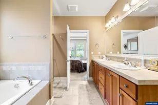 641 Troon Ave, Woodburn, OR 97071 - Photo 21