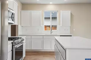 4889 Navigation Ave NE, Salem, OR 97305 - Photo 15